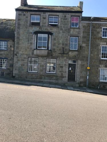 Helston Bed & Breakfast | No 52 bed and breakfast