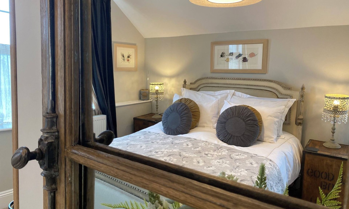 Barnstaple Bed & Breakfast | No22