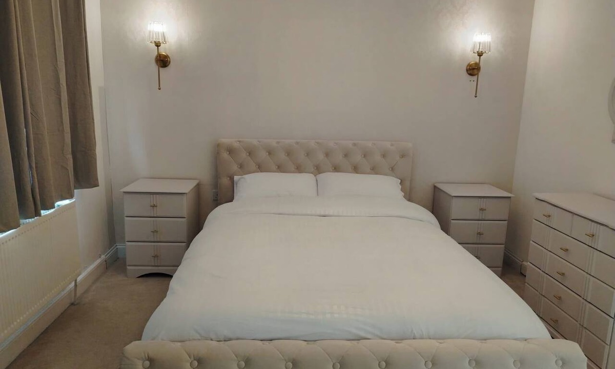 Northampton House | Northampton 2-Bed House with Patio & Parking