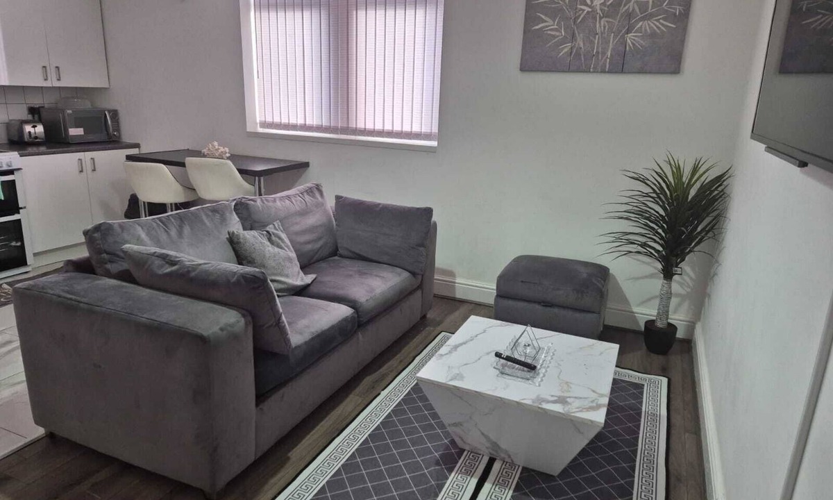 Manchester Apartment | Oak Suite.