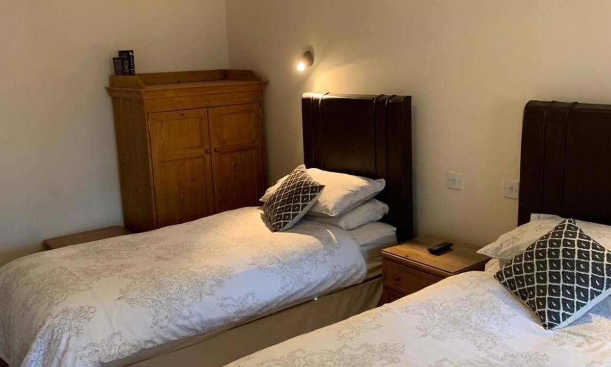 Castle Bytham Hotel | Oakrooms