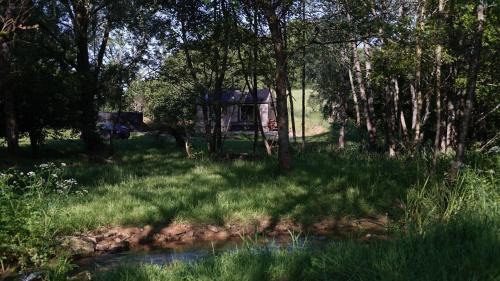 Gillingham House | Off-grid Cork Cabin - Hot-Tub - Sleeps 2
