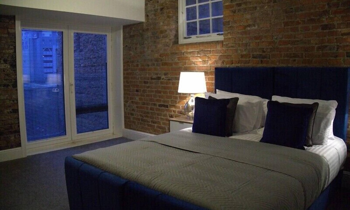 Hull Old Town Apartment | Old Dutch Embassy by Guestz