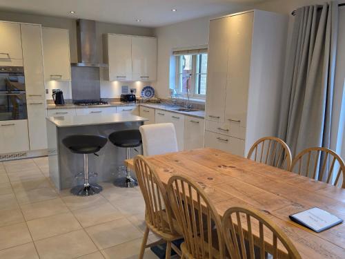 Lechlade House | Old Railway Close