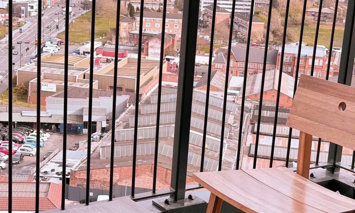 Birmingham Apartment | One Bedroom Flat With Balcony Views in Birmingham
