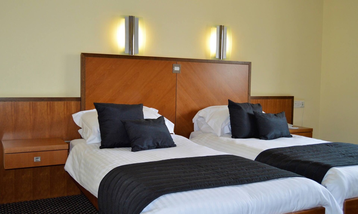 Westcott Hotel | Padbrook Park