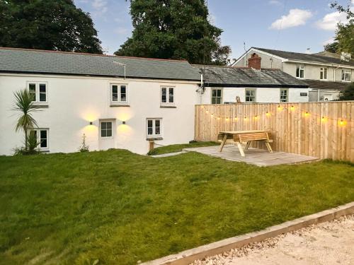Redruth House | Palm Cottage
