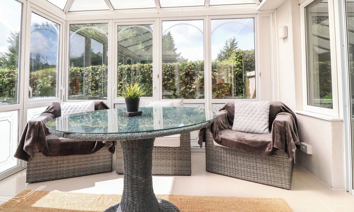 Burton Cottage | Palm Court