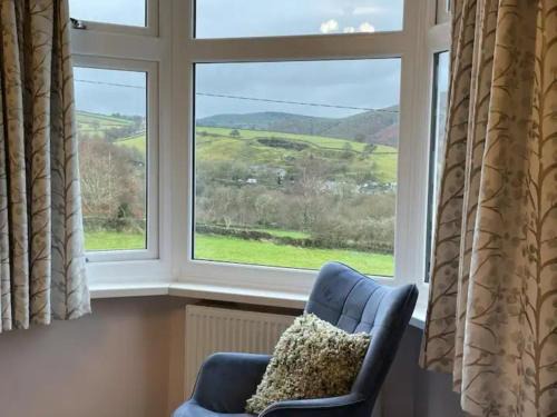 Padfield House | Panoramic Peak Views 3 Bed Log Burner Walks from Door