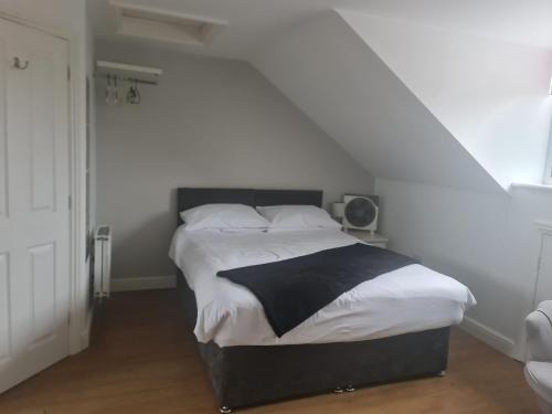 Lydiard Millicent Apartment | Park View Studio - Lydiard Millicent Swindon Wiltshire