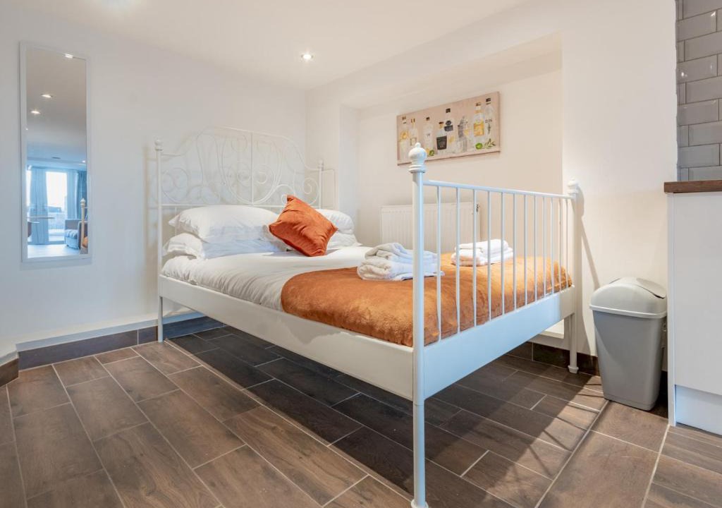 Basildon Apartment | Pass the Keys Cosy Studio in Basildon Sleeps up to 4