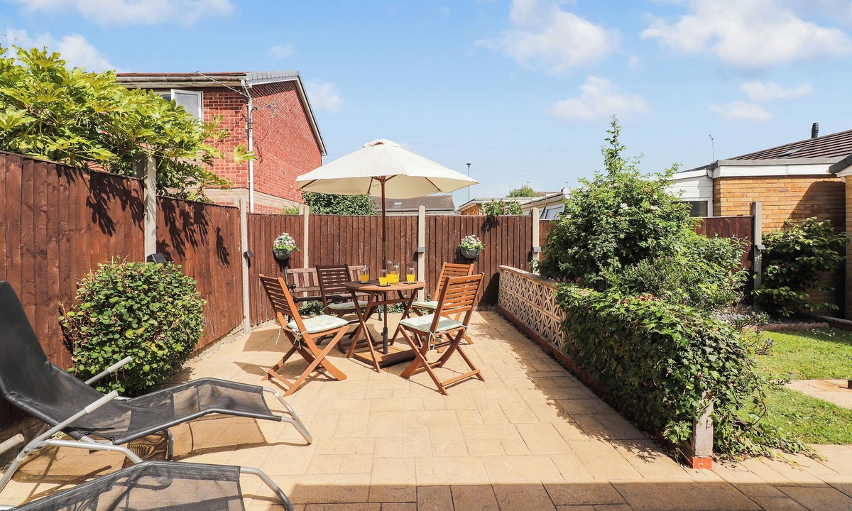 Bramley House | Peaceful 2-Bed Smart Bungalow with Garden