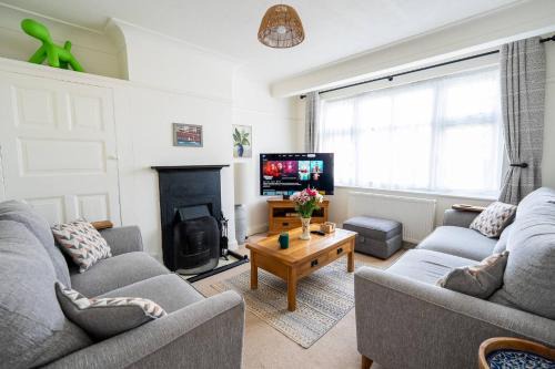 Broadstairs Apartment | Peaceful Broadstairs Flat near Beach & Town with Parking