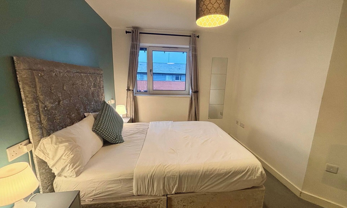 Wolverhampton Apartment | Peaceful Urban Retreat in Wolverhampton City
