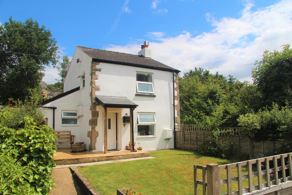 Cinderford House | Peacock Cottage