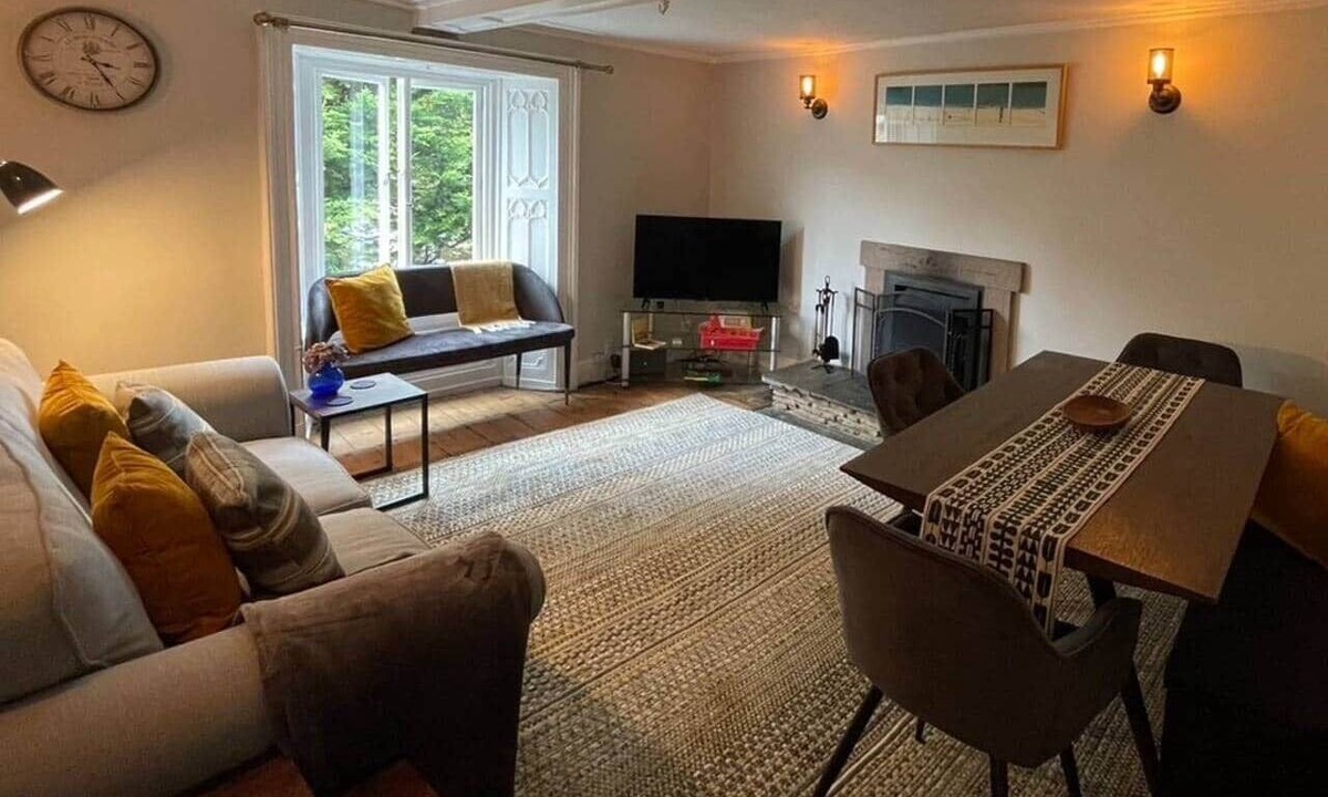 Stoney Middleton House | Peak District Retreat · Hope Valley · Dogs Welcome