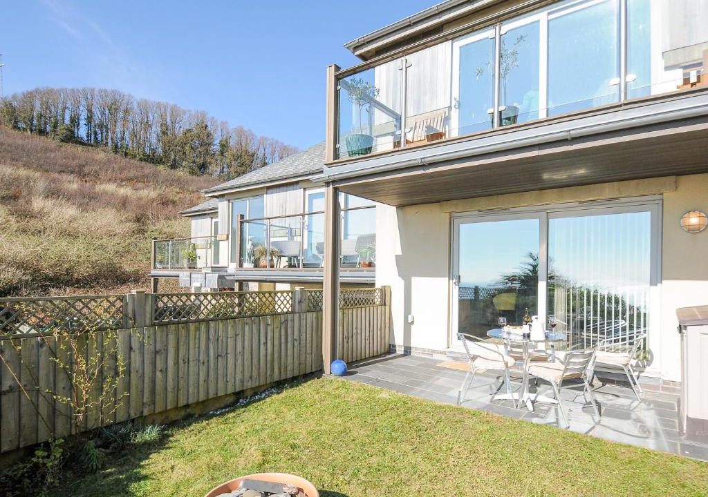 Downderry Apartment | Pebbles