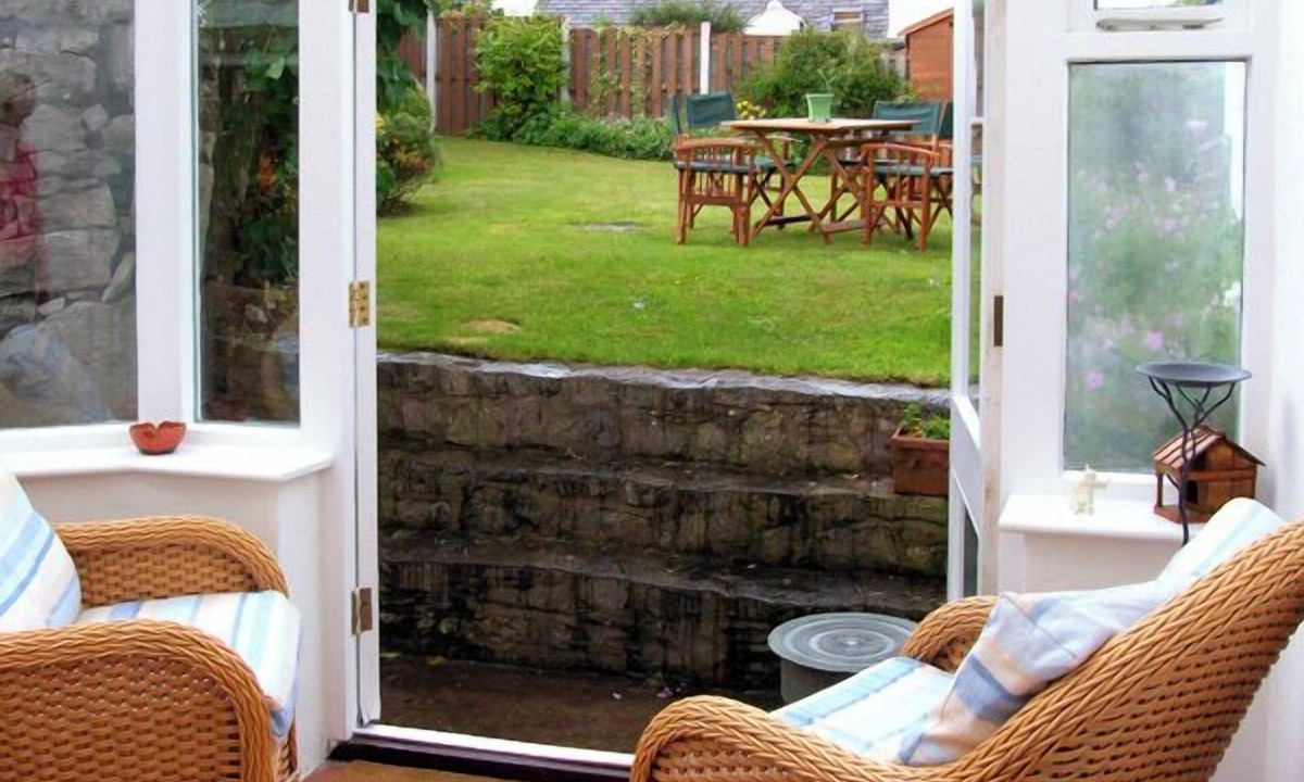 Gwaenysgor Near Prestatyn Cottage | Pen y Parc