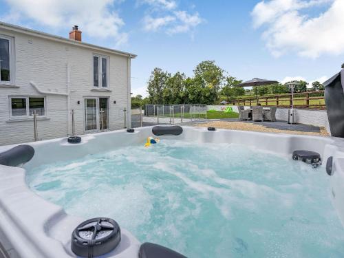 Llandysul House | Penlon Cwrws