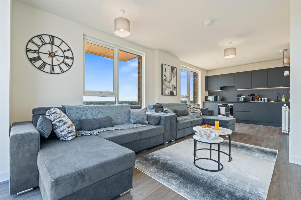 Marlborough Apartment | Penthouse Flat, Wembley Views, Balcony, Sleeps 8