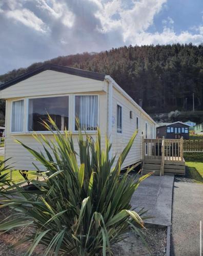 Aberystwyth House | Pet Friendly 3 Bed Static Caravan in Clarach Bay Spacious and Cozy Stay