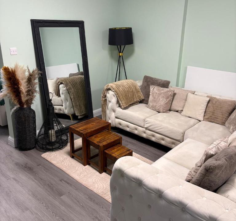 Denham Apartment | Petite Apartment in Denham