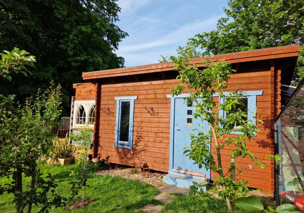 Holworth House | Piddle Puddle Cabin
