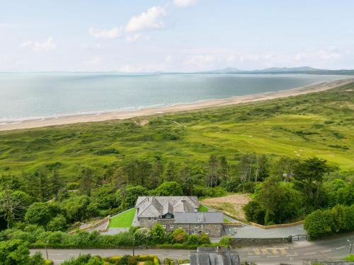 Harlech House | Plas Amherst