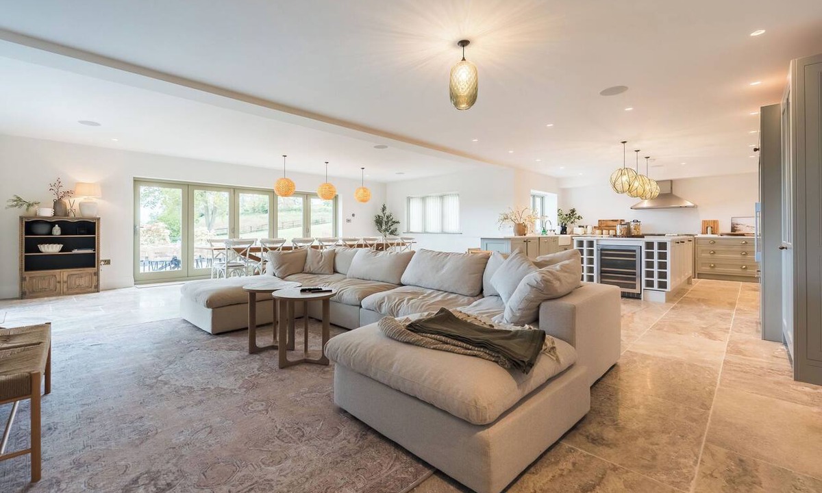 Kineton House | Please note, the property is currently being refurnished and upgraded so furniture and features will differ from the images