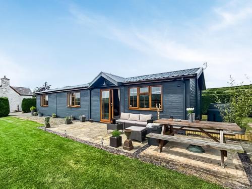 Newcastle-on-Clun House | Poundgate Lodge