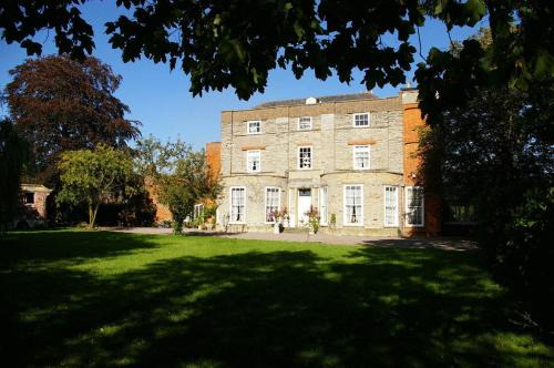 Long Bennington House | Priory House B&B And The Oriental Brewhouse Self Catering Accommodation