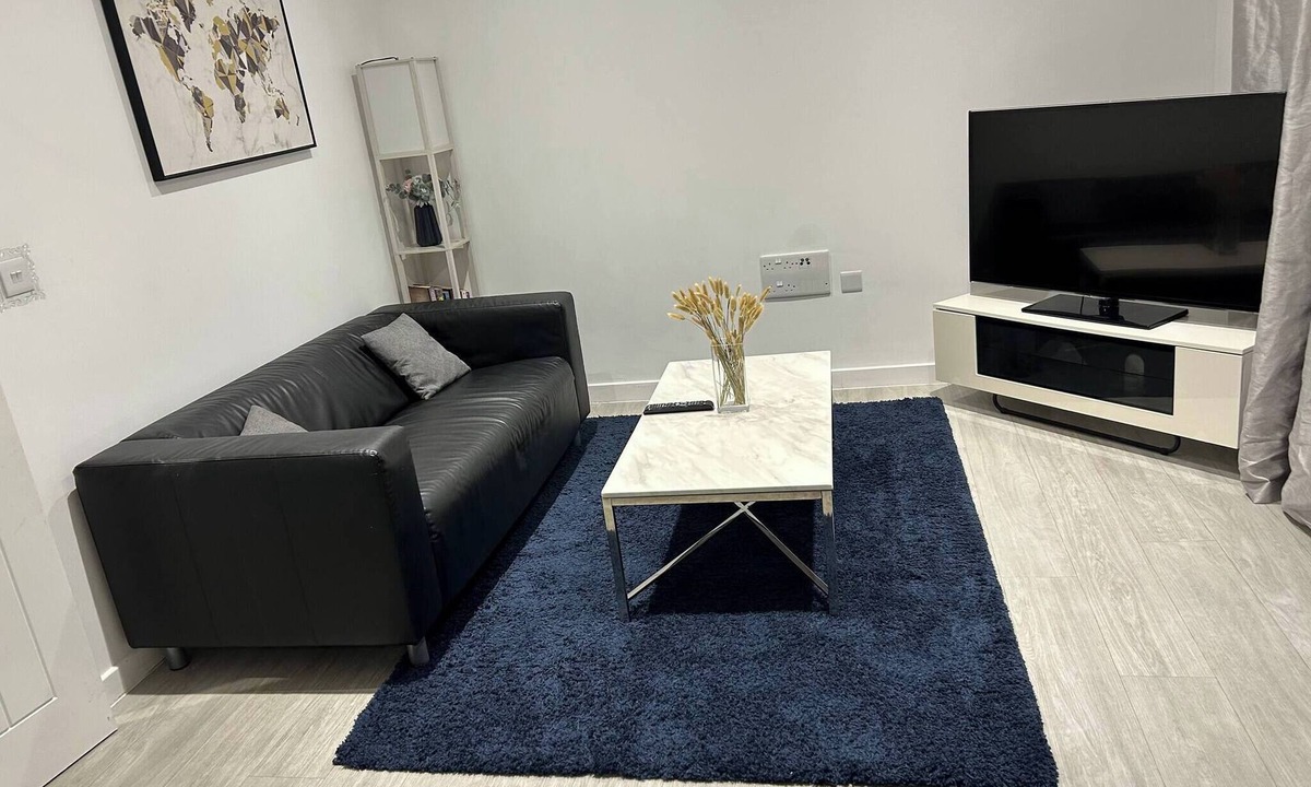 Coventry Apartment | Pristine & Cozy 3 bed 2 bath apartment in a great location