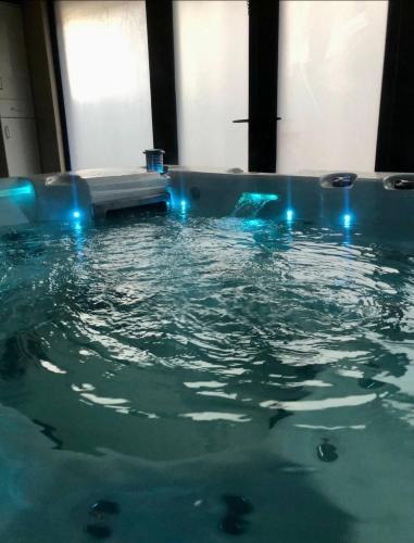 Wigan House | Private Double Bed, Bathroom, Hydro Pool - Part private shared home