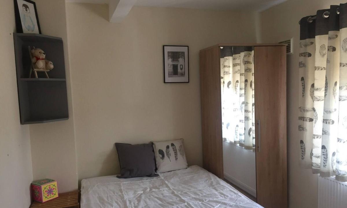 Fenny Stratford House | Private Double room in a shared House, Bletchley, MK2