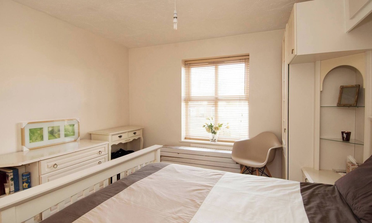 Cheshunt House | Private Double Room ensuite in Cheshunt nr London