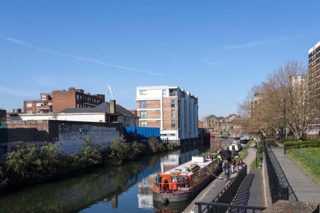 De Beauvoir Apartment | Private Double Room in Hackney Near Regents Canal