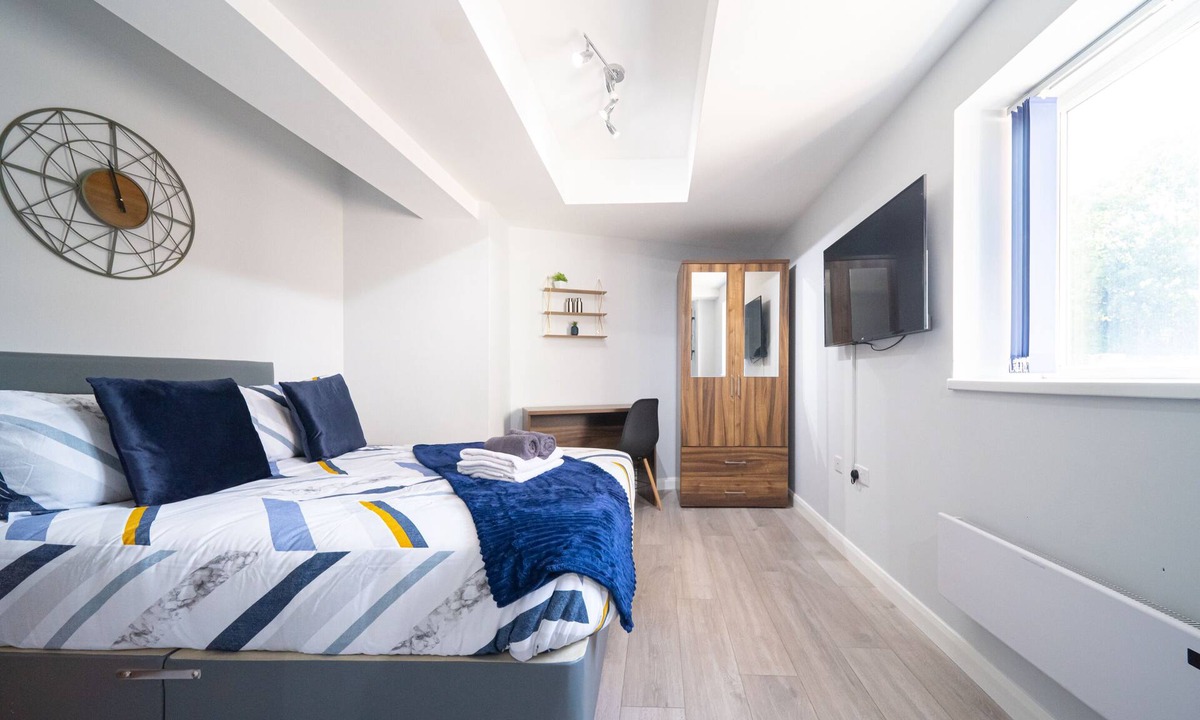 St Helens House | Private Ensuite Room Shared Kitchen St Helen D3