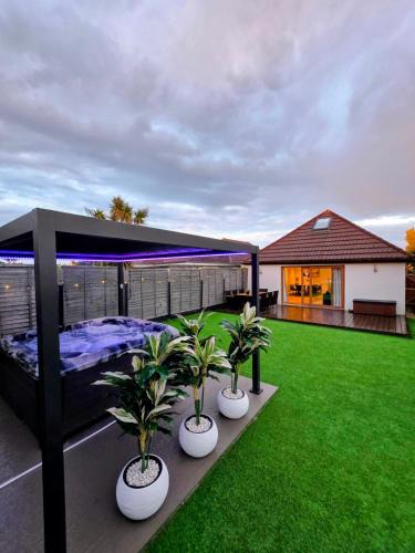 Bournemouth House | Private Luxe Bournemouth 5BR-7 Beds-3 Bath-Garden-Parking