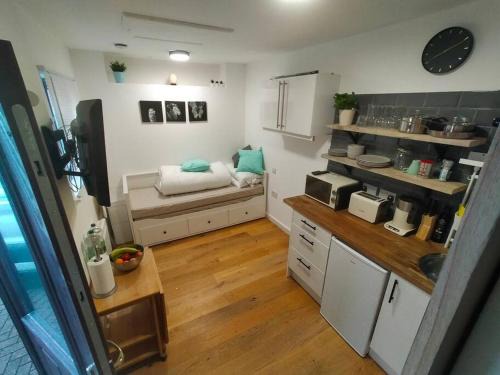 Hanham Apartment | Private self contained self catering flat