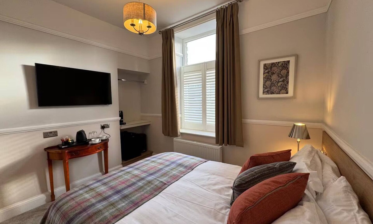 Padfield Apartment | Private Single Stay | Scenic Base in Peak District | Pass the Keys