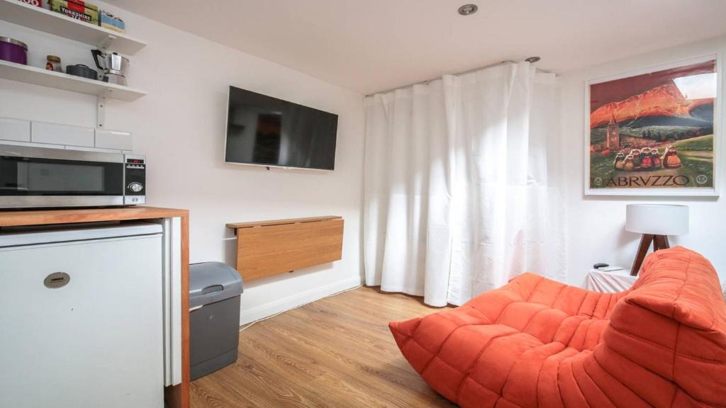 Tottenham Green Apartment | Private studio flat close to Seven sisters station