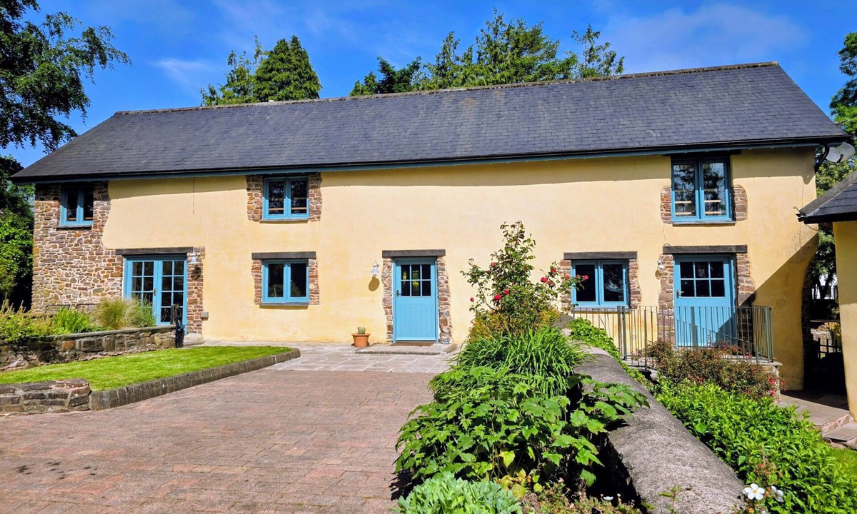 Christchurch Cottage | PYLEMOOR COTTAGE, pet friendly, character holiday cottage in Tiverton