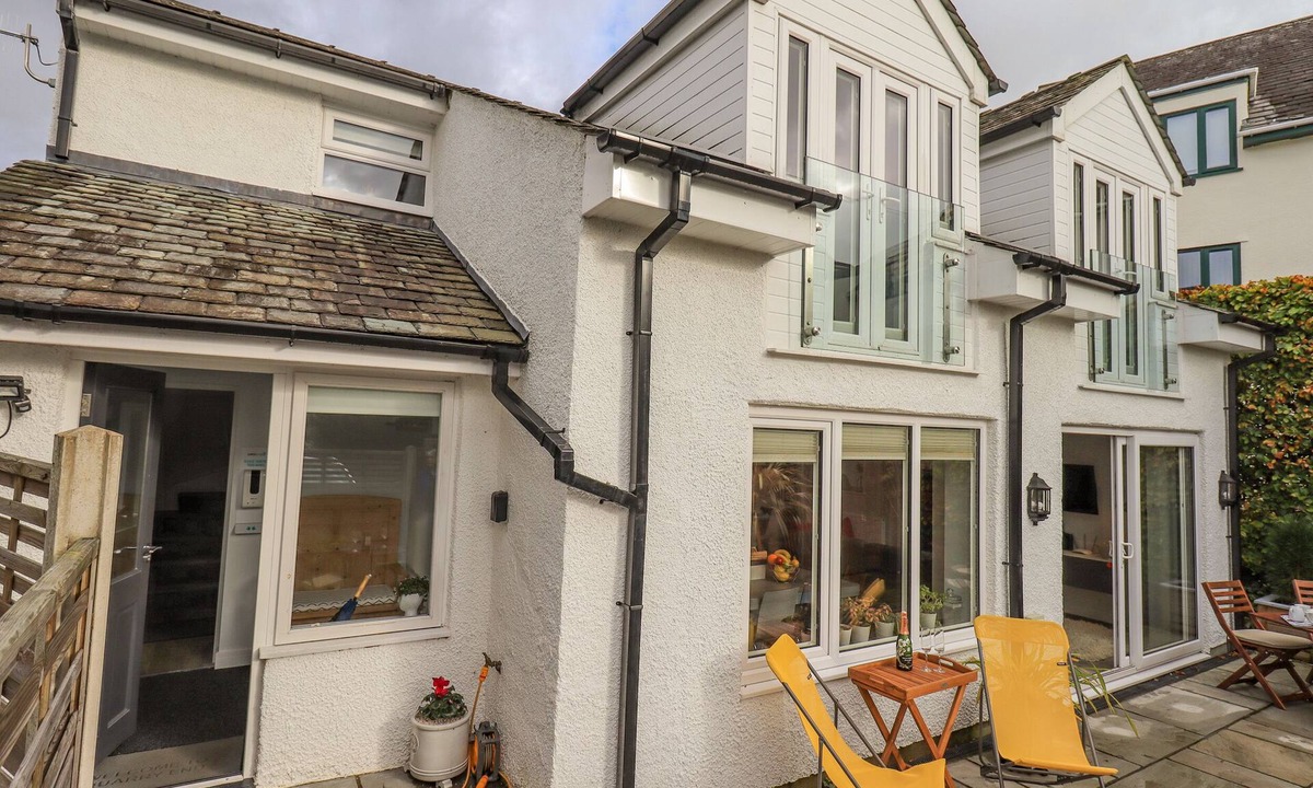 Bowness-on-Windermere House | QUARRY END, with a garden in Bowness-On-Windermere