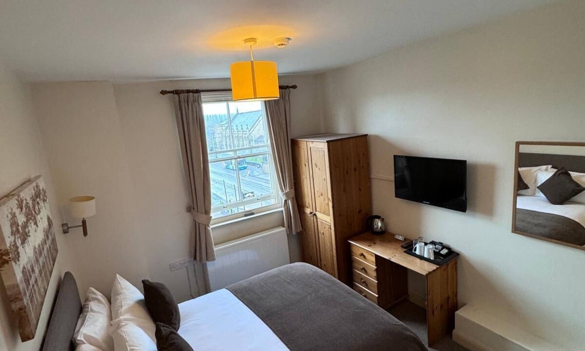 Hillsborough Hotel | Queens Ground