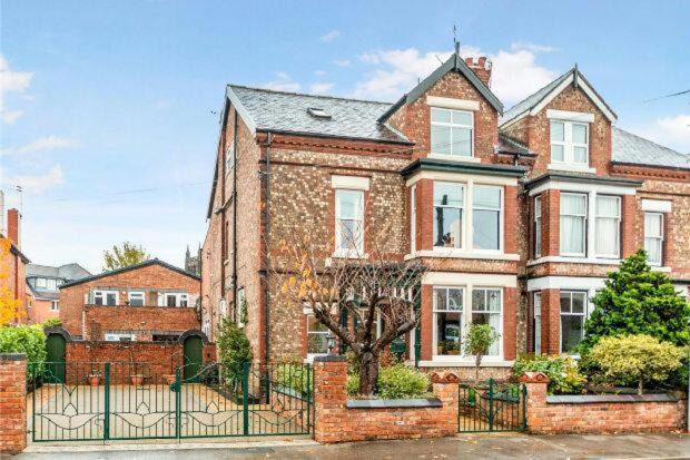 Urmston Apartment | Queens One
