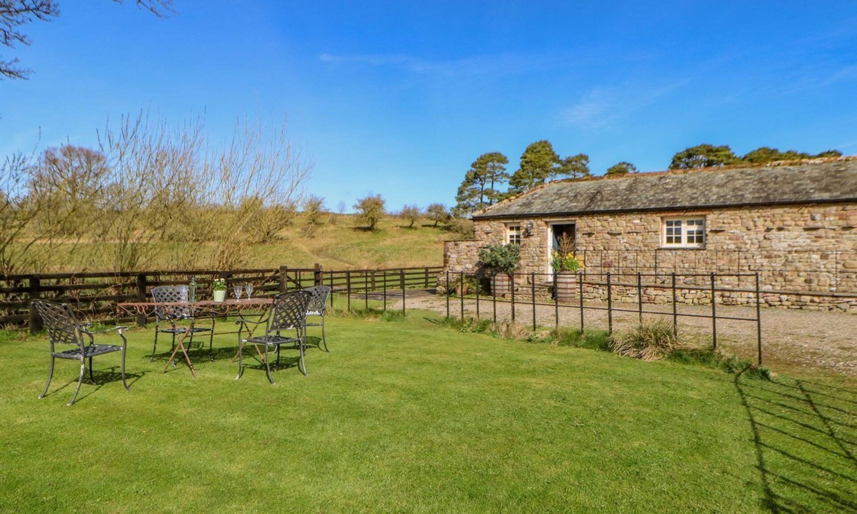 Soulby Cottage | RAINBOW COTTAGE, pet friendly, with a garden in Kirkby Stephen