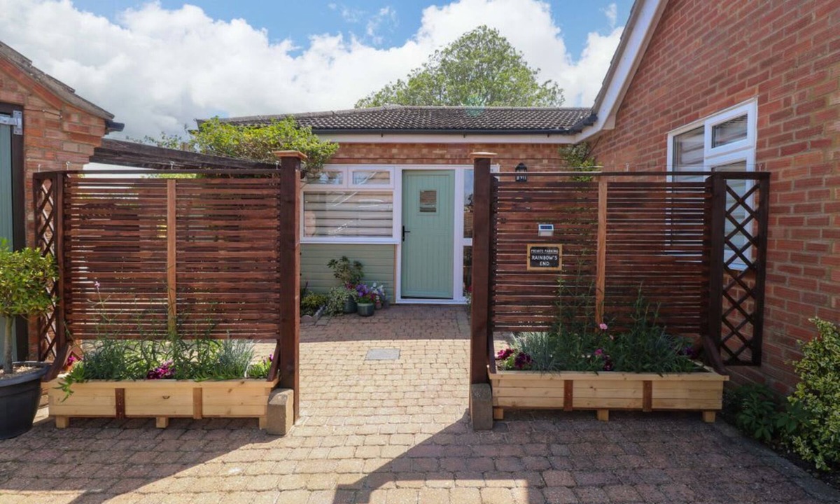 Dereham House | Rainbow's End, Swanton Morley