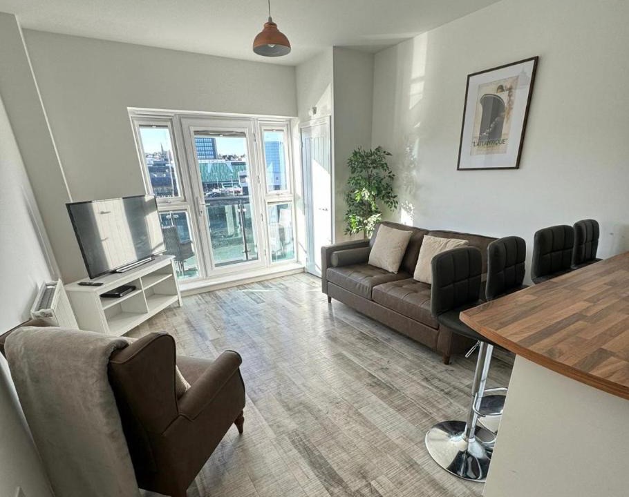 Newport Apartment | Raphael Heights