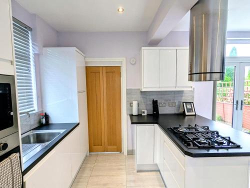 Tunstall Apartment | Recently renovated 4 bed home