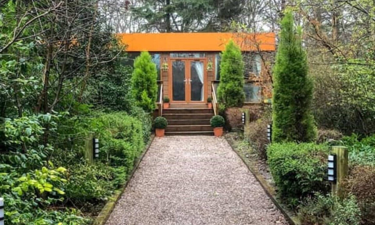Macclesfield Cabin | Relaxing couples getaway with hot tub